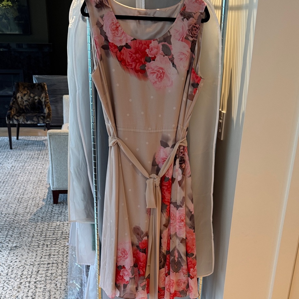 Sleeveless Floral Tie-Waist Midi Dress in Beige and Pink